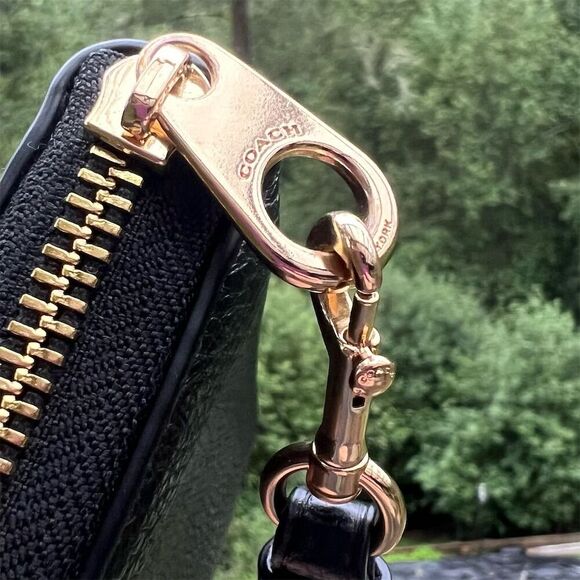 COACH Black Leather Phone Wallet Wristlet with Gold Hardware AUTHENTIC - Picture 7 of 9